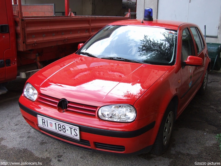 Volkswagen Golf IV, Rijeka, fotó: Gzozzo pictures
Keywords: Horvátország tûzoltóság tûzoltóautó horvát Croatia croatian firefighter firetruck fire