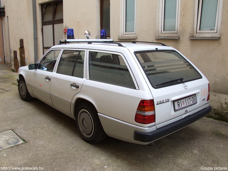 Mercedes E W124, Krk, fotó: Gzozzo pictures
Keywords: mentő mentőautó horvát Horvátország