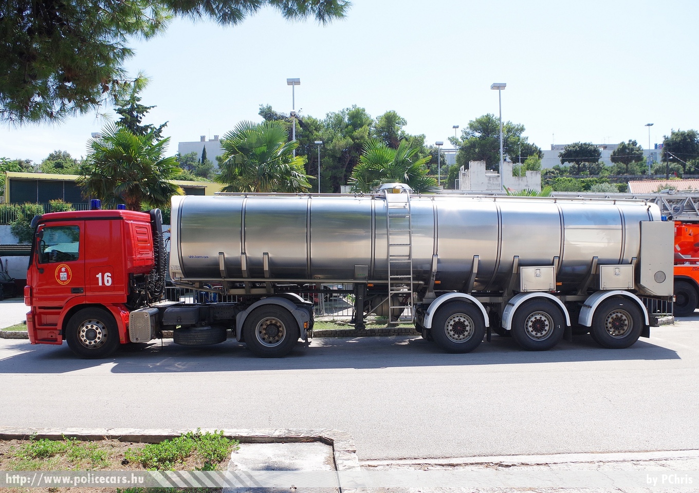 Mercedes-Benz Actros 1841, Split, fotó: PChris
Keywords: Horvátország tûzoltóság tûzoltóautó horvát Croatia croatian firefighter firetruck fire