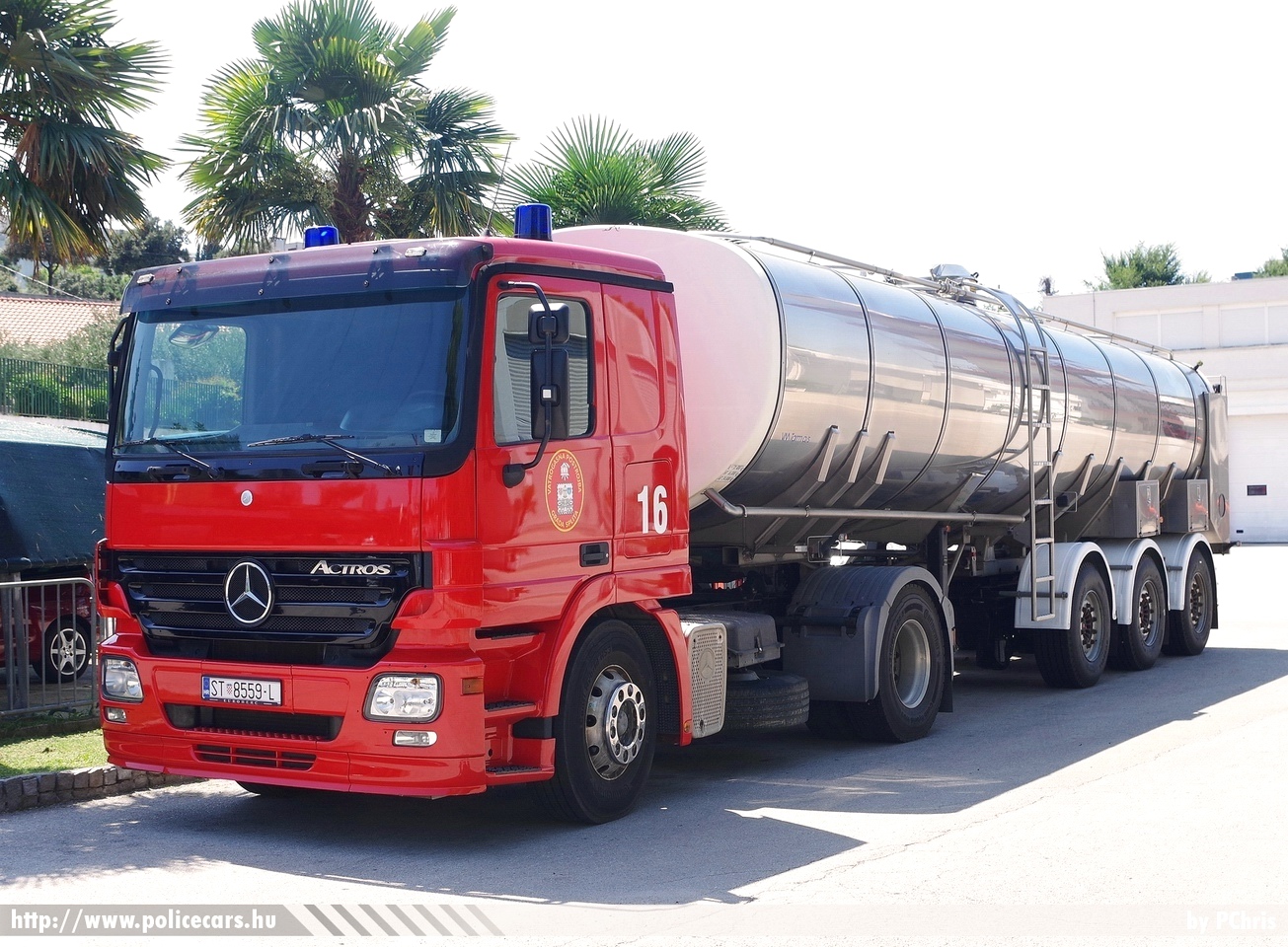 Mercedes-Benz Actros 1841, Split, fotó: PChris
Keywords: Horvátország tûzoltóság tûzoltóautó horvát Croatia croatian firefighter firetruck fire