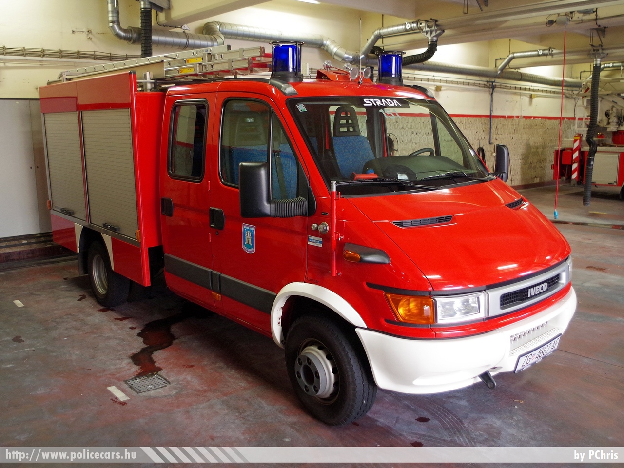 Iveco Daily, Zágráb, fotó: PChris
Keywords: Horvátország tûzoltóság tûzoltóautó horvát Croatia croatian firefighter firetruck fire