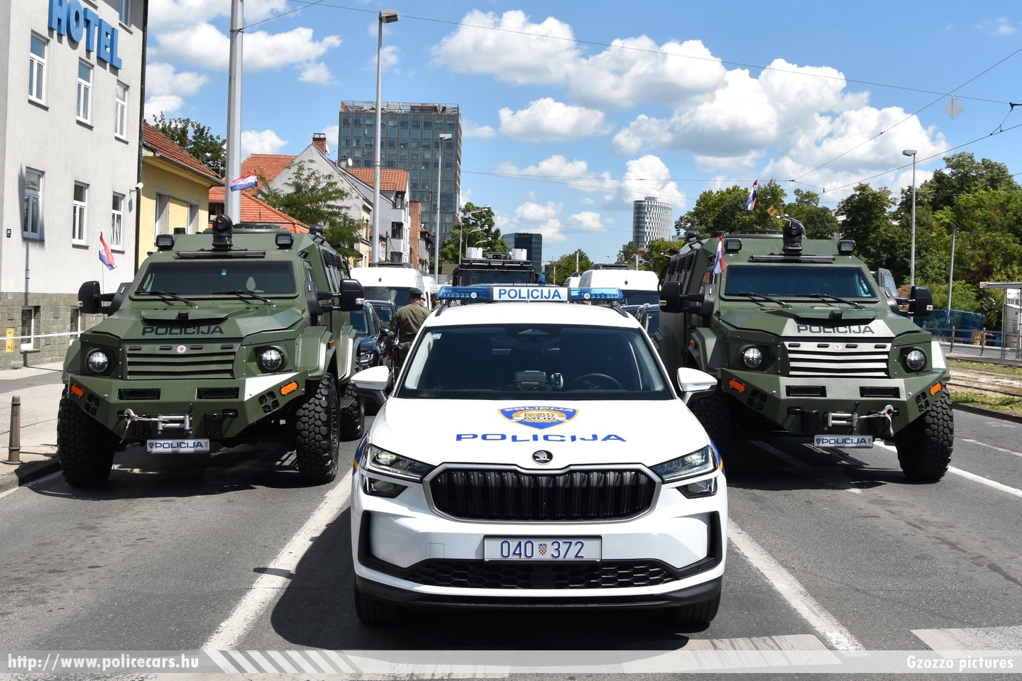 Skoda Kodiaq II, Terradyne Gurkha MPV, Hrvatska policija, fotó: Gzozzo pictures
Keywords: croatian rendőr rendőrautó rendőrség horvát Horvátország policecar police Croatia