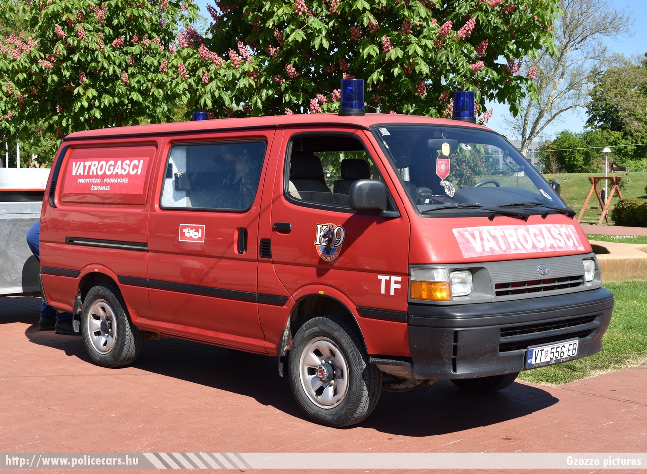 Toyota Hiace, Vatrogasna zajednica Virovitičko-podravske županije, K9, fotó: Gzozzo pictures
Keywords: Horvátország tűzoltóság tűzoltóautó horvát Croatia croatian firefighter firetruck fire