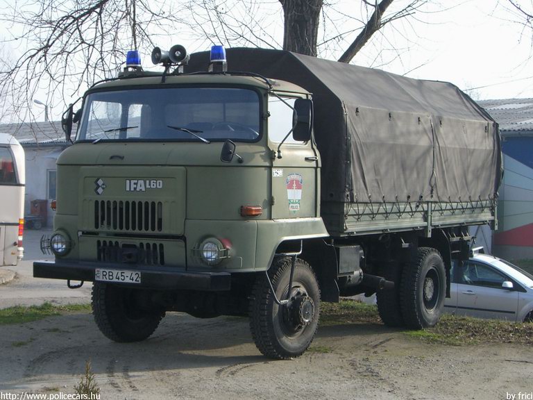 IFA L60 1218 4x4 PB, fotó: frici
Keywords: RB45-42 rendőrség rendőr rendőrautó magyar Magyarország hungarian Hungary police policecar
