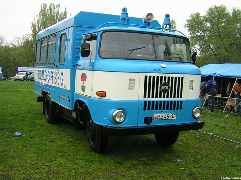 IFA W50L, fotó: Gzozzo pictures
Keywords: rendőrség rendőr rendőrautó magyar Magyarország hungarian Hungary police policecar RB45-35