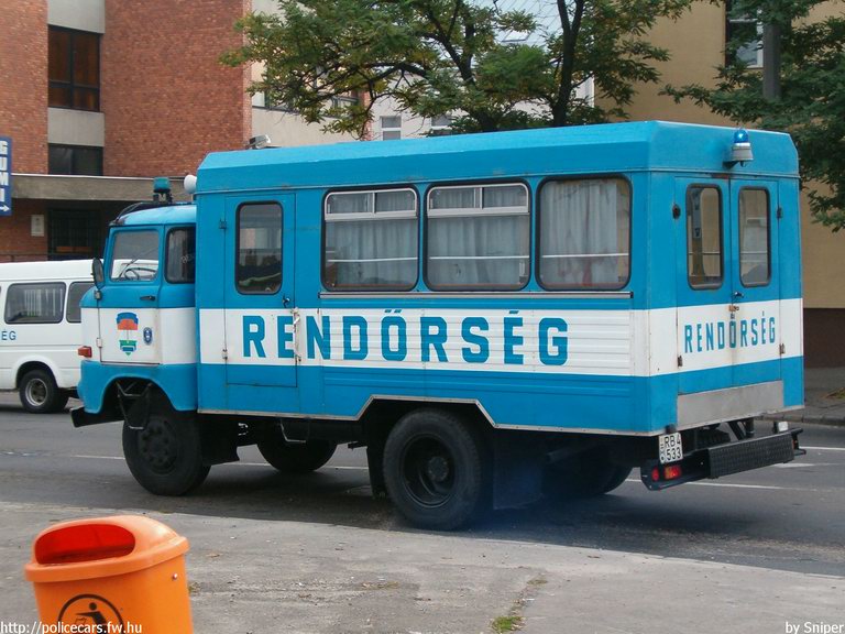 IFA W50L, fotó: sniper
Keywords: rendőrség rendőr rendőrautó magyar Magyarország hungarian Hungary police policecar RB45-33