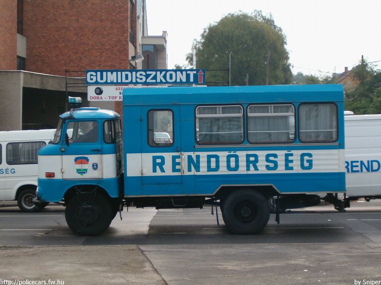 IFA W50L, fotó: sniper
Keywords: rendőrség rendőr rendőrautó magyar Magyarország hungarian Hungary police policecar RB45-33