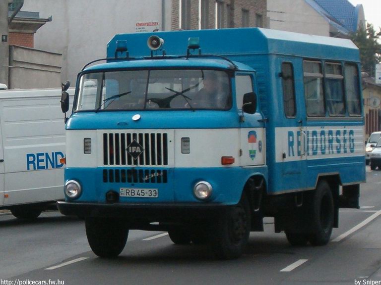 IFA W50L, fotó: sniper
Keywords: rendőrség rendőr rendőrautó magyar Magyarország hungarian Hungary police policecar RB45-33