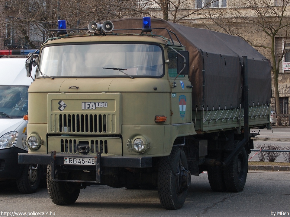 IFA L60 1218 4x4 PB, fotó: MBen
Keywords: rendőrség rendőr rendőrautó magyar Magyarország hungarian Hungary police policecar RB45-45