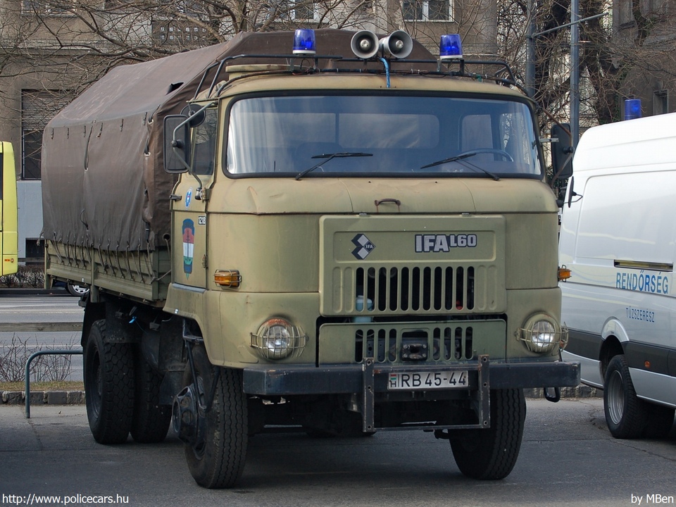 IFA L60 1218 4x4 PB, fotó: MBen
Keywords: rendőrség rendőr rendőrautó magyar Magyarország hungarian Hungary police policecar RB45-44