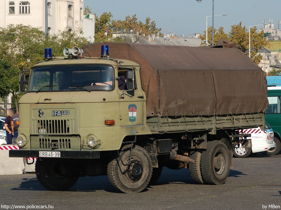 IFA L60 1218 4x4 PB, fotó: MBen
Keywords: rendőrség rendőr rendőrautó magyar Magyarország hungarian Hungary police policecar RB45-39