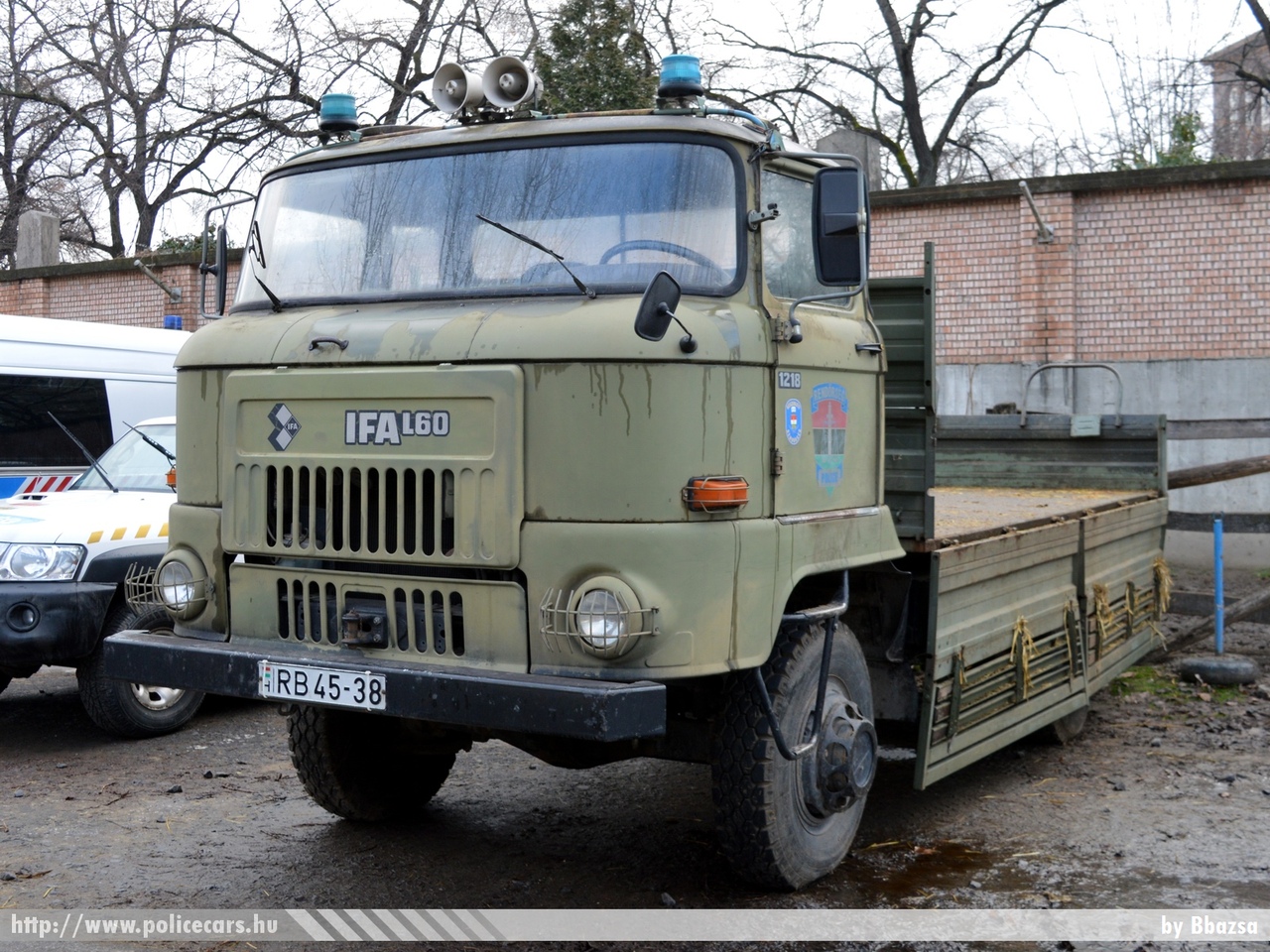 IFA L60 1218 4x4 PB, fotó: Bbazsa
Keywords: RB45-38 rendőrség rendőr rendőrautó magyar Magyarország hungarian Hungary police policecar