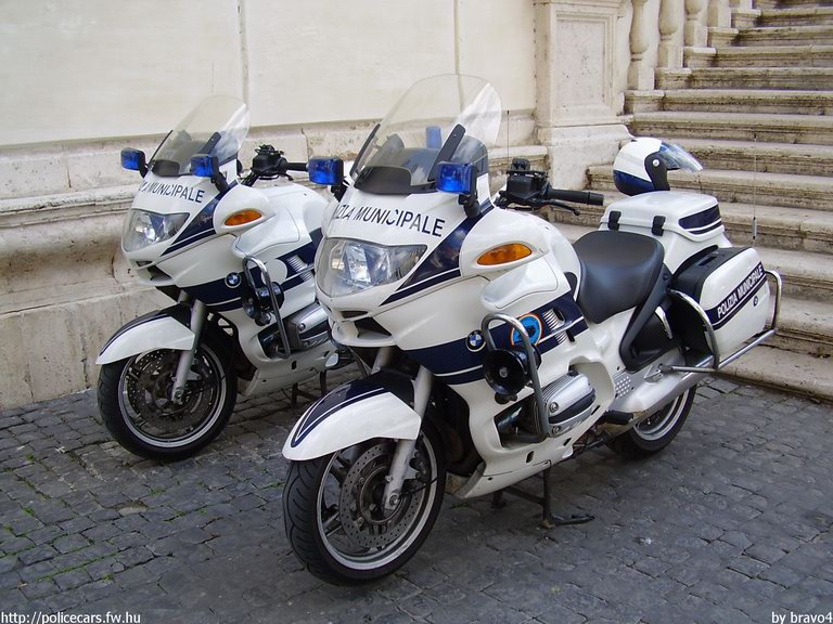 BMW, fotó: bravo4
Keywords: olasz Olaszország rendőrmotor rendőrség rendőr