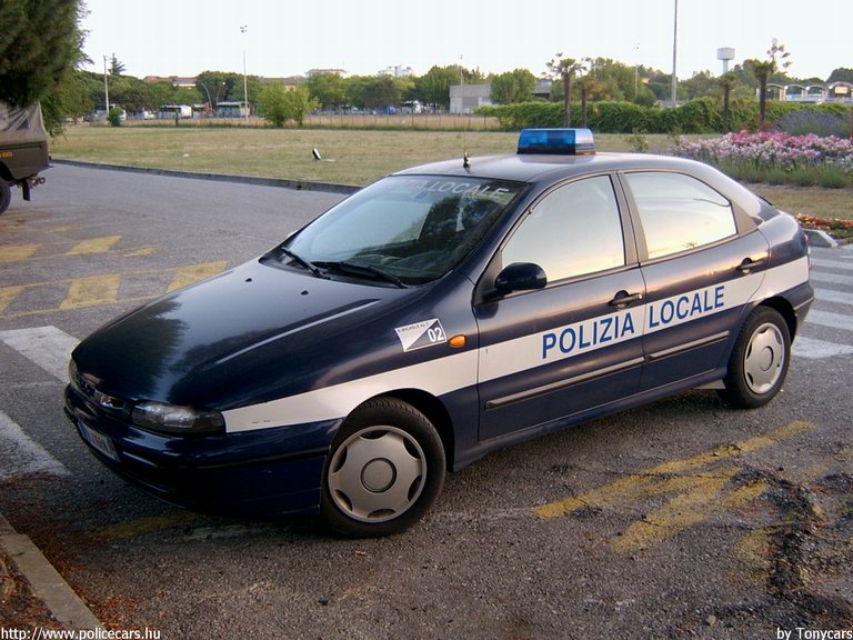 Fiat Brava, fotó: Tonycars
Keywords: olasz Olaszország rendőrautó rendőrség rendőr