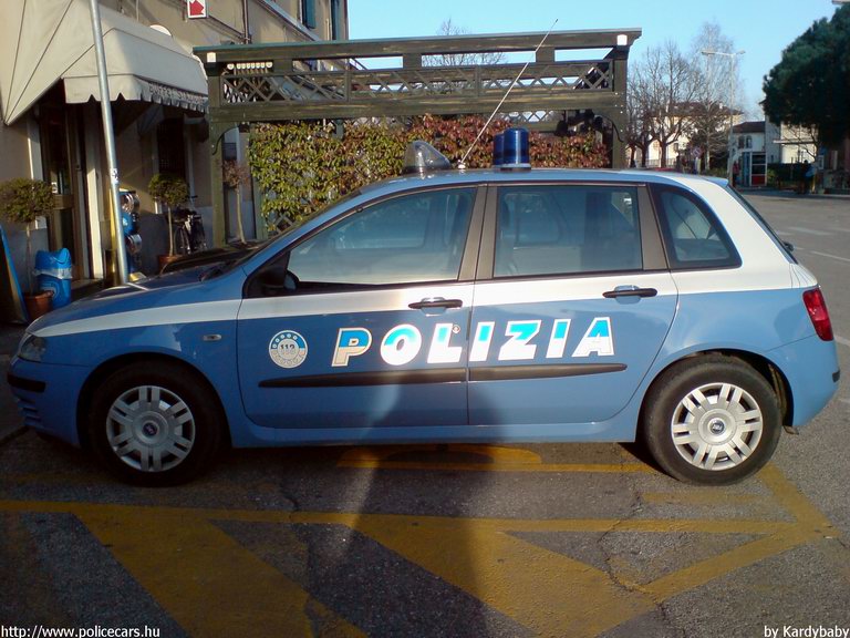 Fiat Stilo, fotó: Kardybaby
Keywords: olasz Olaszország rendőrautó rendőrség rendőr