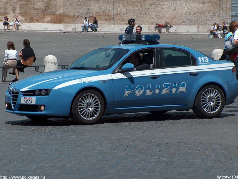 Alfa Romeo 159, fotó: Zotya104
Keywords: olasz Olaszország rendőrautó rendőrség rendőr