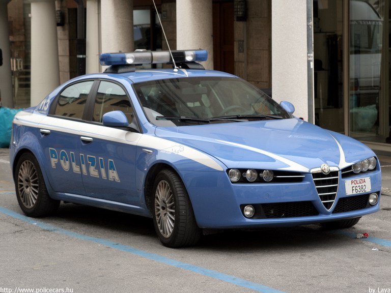 Alfa Romeo 159, fotó: Laya
Keywords: olasz Olaszország rendőrautó rendőrség rendőr