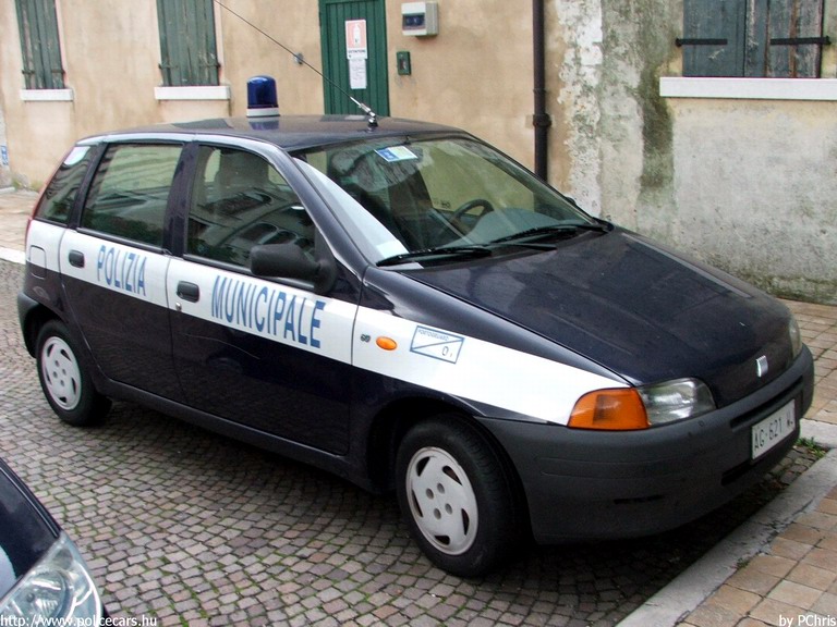 Fiat Punto, fotó: PChris
Keywords: olasz Olaszország rendőrautó rendőrség rendőr