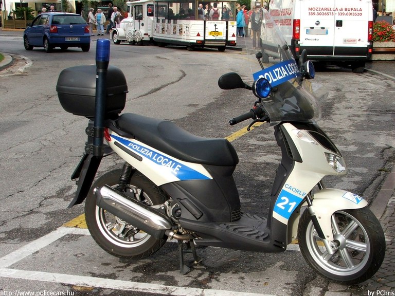 fotó: PChris
Keywords: olasz Olaszország rendőrmotor rendőrség rendőr