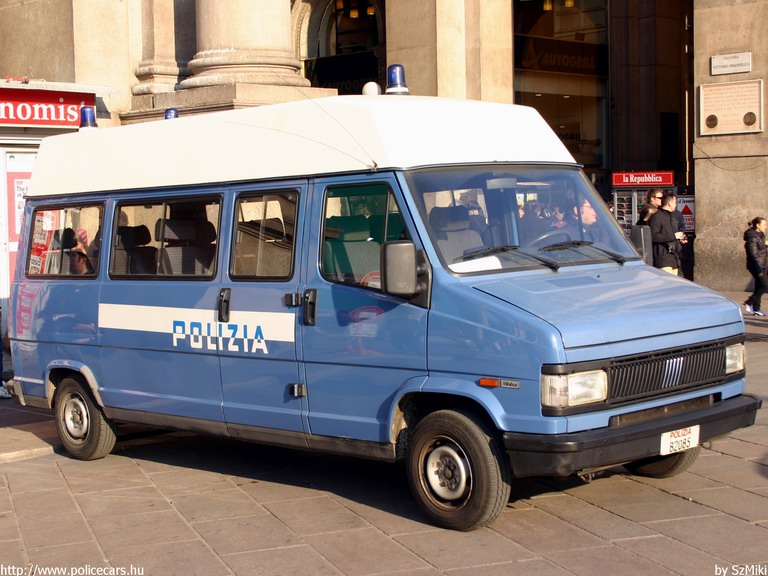 Fiat Ducato, fotó: SzMiki
Keywords: olasz Olaszország rendőrautó rendőrség rendőr