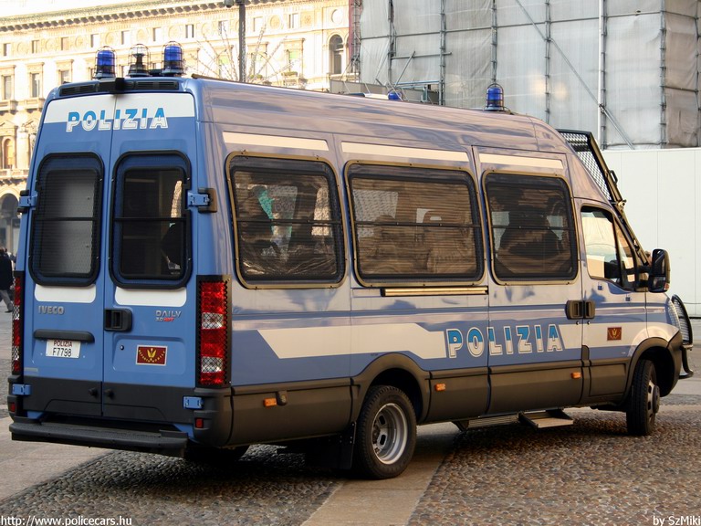 Iveco Daily, fotó: SzMiki
Keywords: olasz Olaszország rendőrautó rendőrség rendőr