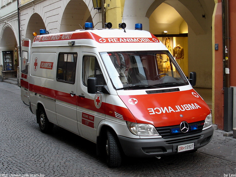 Mercedes Sprinter, fotó: Levi
Keywords: olasz olaszország mentő mentőautó