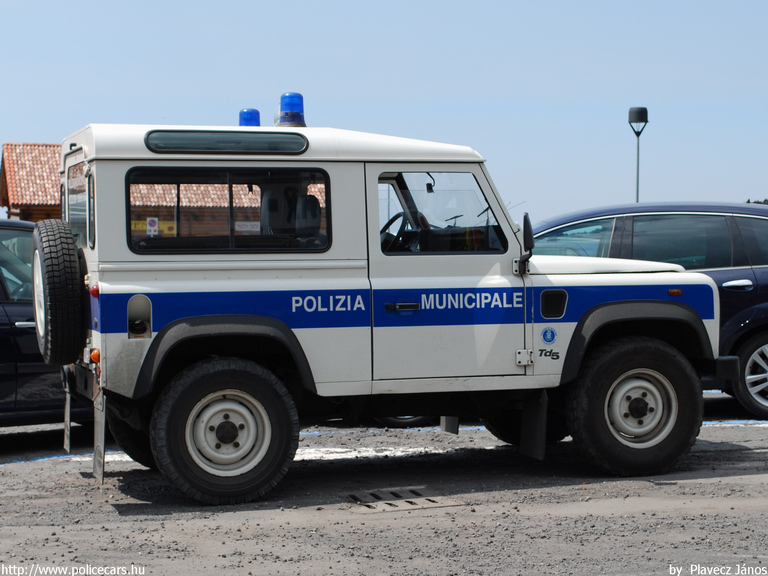 Land Rover Defender, fotó: Plavecz János
Keywords: olasz Olaszország rendőrautó rendőrség rendőr