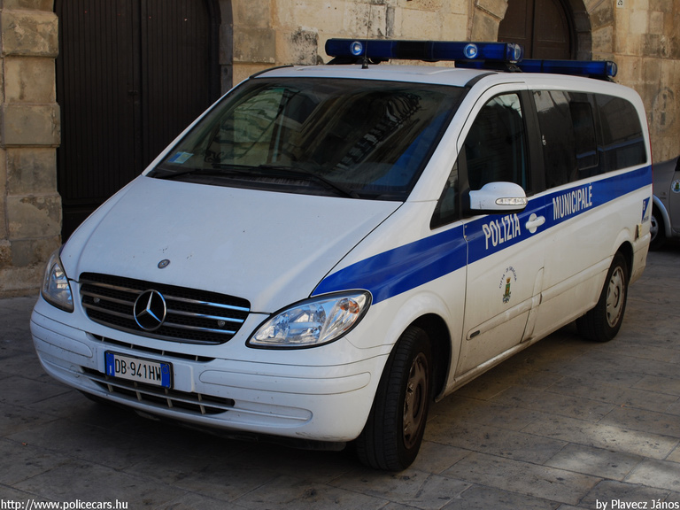 Mercedes Viano, fotó: Plavecz János
Keywords: olasz Olaszország rendőrautó rendőrség rendőr