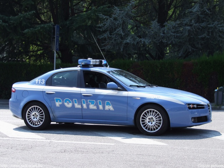 Alfa 159, fotó: Gzozzo pictures
Keywords: olasz Olaszország rendőrautó rendőrség rendőr
