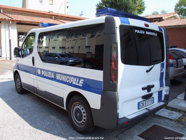 Opel Vivaro, fotó: Gzozzo pictures
Keywords: olasz Olaszország rendőrautó rendőrség rendőr