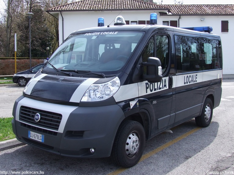 Fiat Ducato, fotó: Gzozzo pictures
Keywords: olasz Olaszország rendőrautó rendőrség rendőr