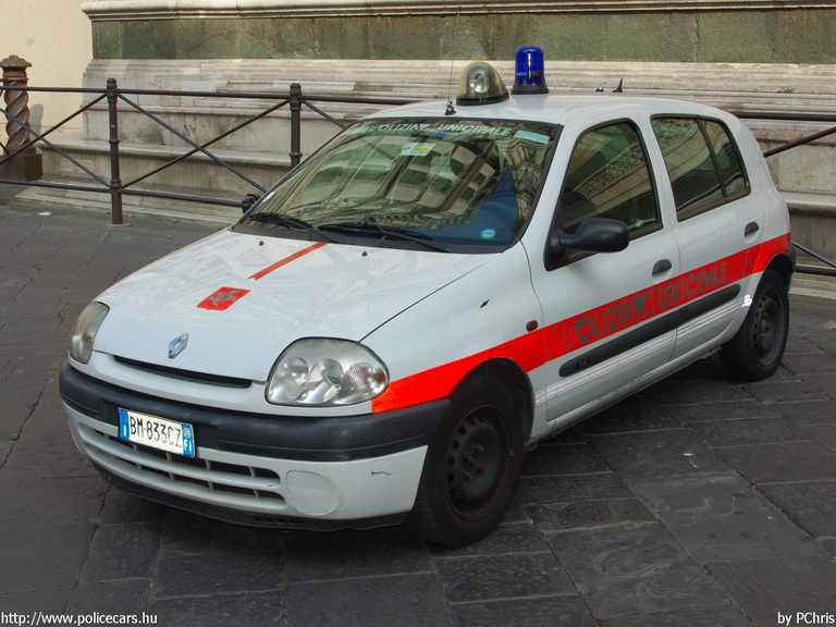 Renault Clio, fotó: PChris
Keywords: rendőr rendőrautó rendőrség olasz Olaszország