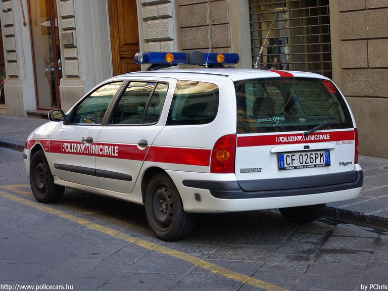 Renault Mégane, fotó: PChris
Keywords: rendőr rendőrautó rendőrség olasz Olaszország