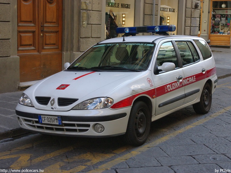 Renault Mégane, fotó: PChris
Keywords: rendőr rendőrautó rendőrség olasz Olaszország