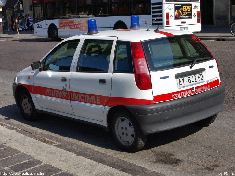 Fiat Punto, fotó: PChris
Keywords: rendőr rendőrautó rendőrség olasz Olaszország