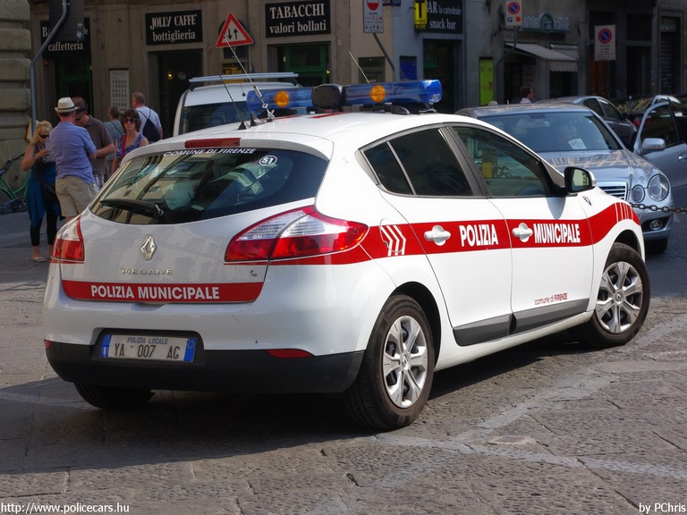 Renault Mégane, fotó: PChris
Keywords: rendőr rendőrautó rendőrség olasz Olaszország