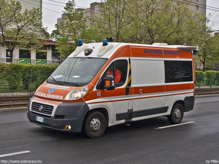Fiat Ducato, fotó: Mike
Keywords: mentő mentőautó olasz Olaszország DH749EX