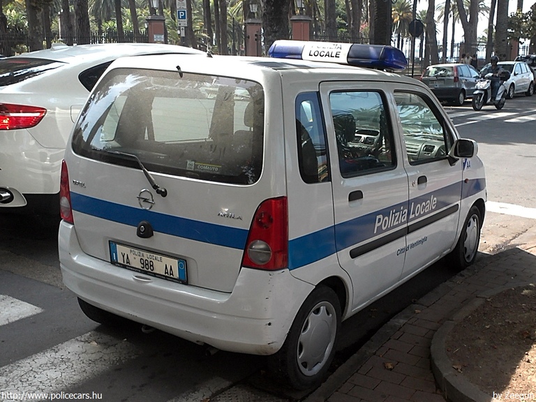 Opel Agila, fotó: Zeegun
Keywords: rendőr rendőrautó rendőrség olasz Olaszország YA988AA