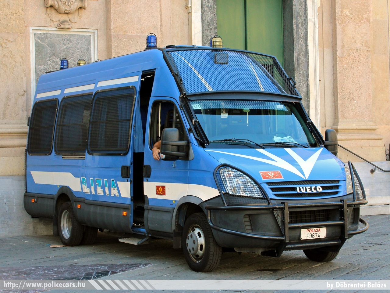 Iveco Daily, fotó: Döbrentei Balázs
Keywords: rendőr rendőrautó rendőrség olasz Olaszország police policecar Italy italian F9674