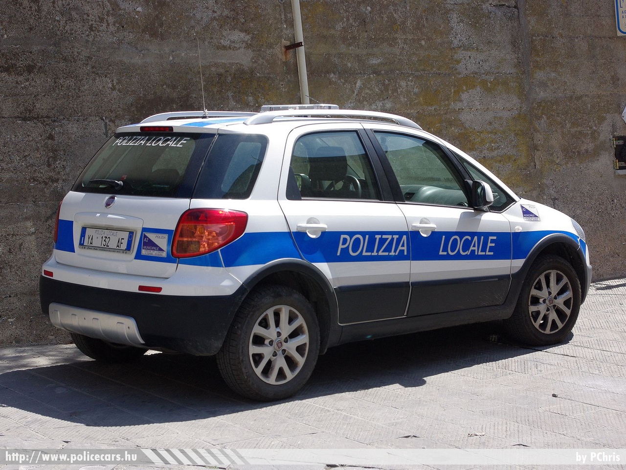 Fiat Sedici, fotó: PChris
Keywords: olasz Olaszország rendőrautó rendőrség rendőr