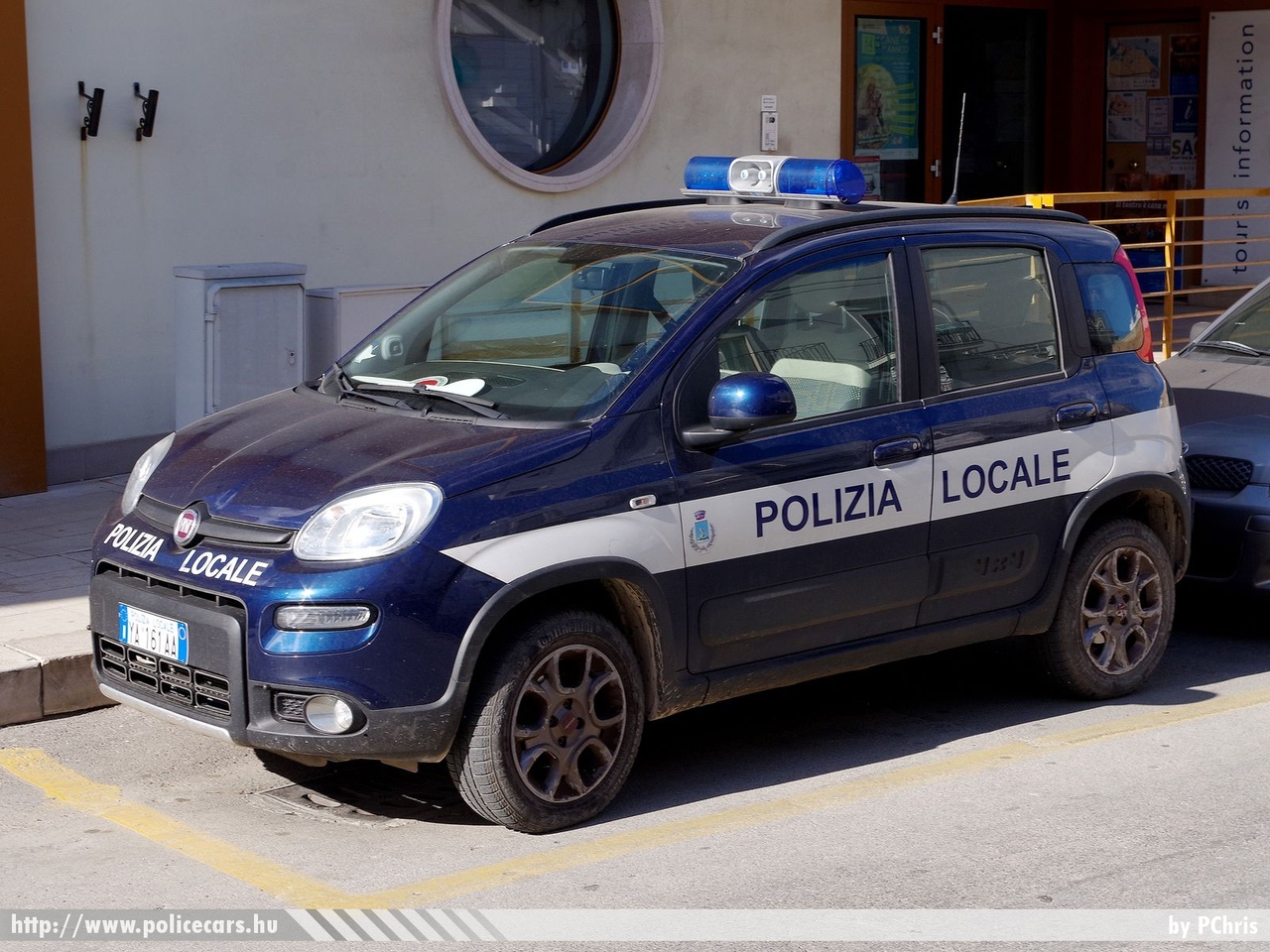 Fiat Panda 4x4, fotó: PChris
Keywords: rendőr rendőrautó rendőrség olasz Olaszország police policecar Italy italian 