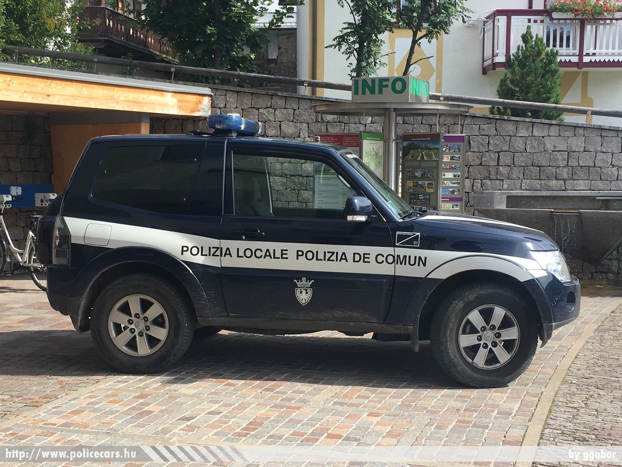 Mitsubishi Pajero, fotó: ggabor
Keywords: rendőr rendőrautó rendőrség olasz Olaszország police policecar Italy italian