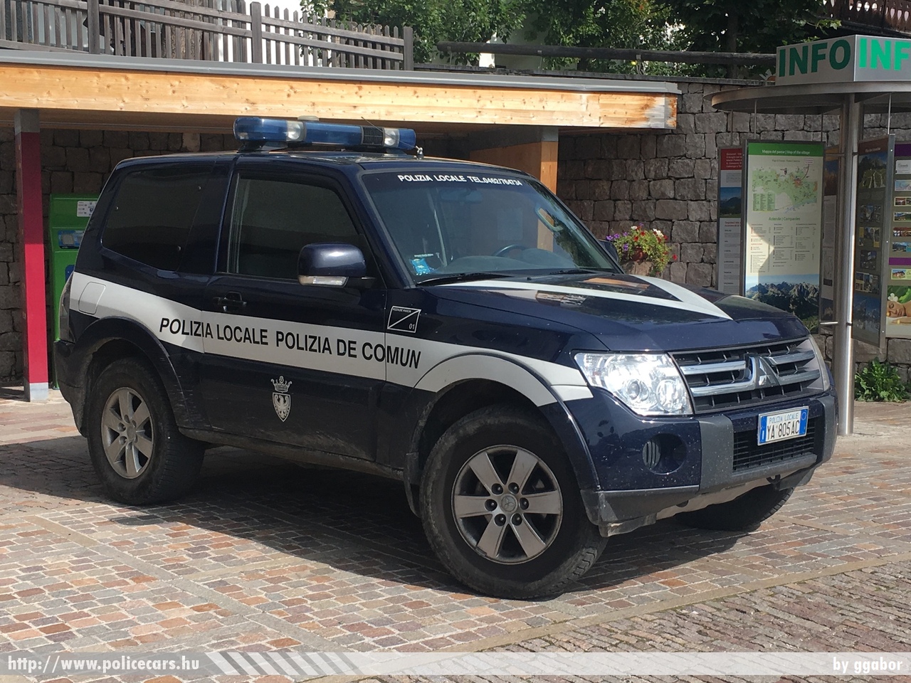 Mitsubishi Pajero, fotó: ggabor
Keywords: rendőr rendőrautó rendőrség olasz Olaszország police policecar Italy italian