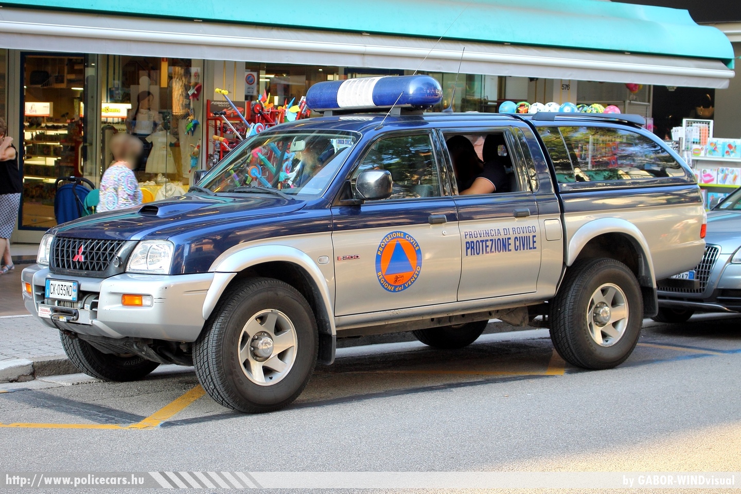 Mitsubishi L200, fotó: GABOR-WINDvisual
Keywords: olasz Olaszország italian Italy fire firetruck tûzoltó tûzoltóautó tûzoltóság polgári védelem