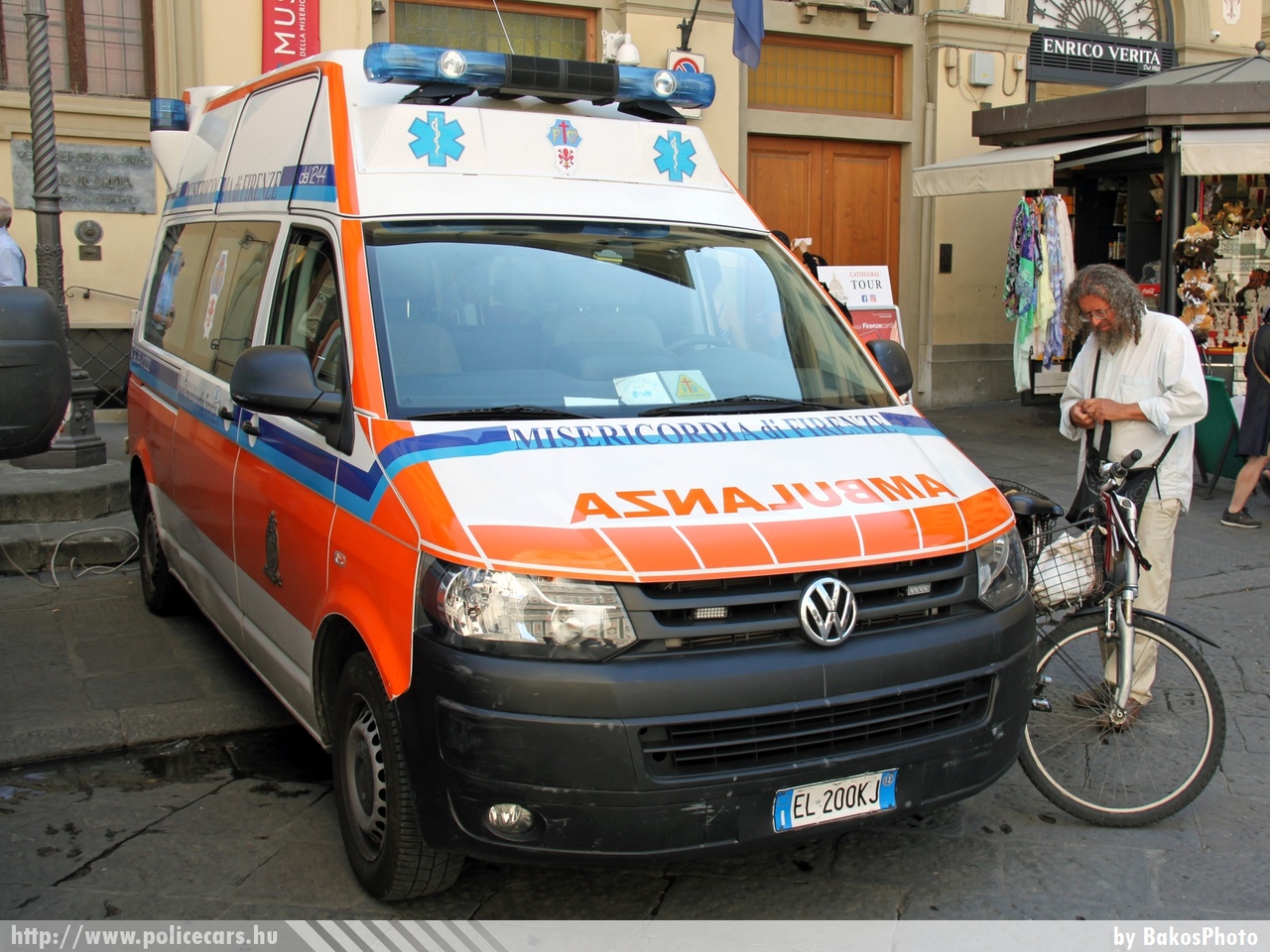 Volkswagen Transporter T5, fotó: BakosPhoto
Keywords: mentő mentőautó olasz Olaszország ambulance Italy italian