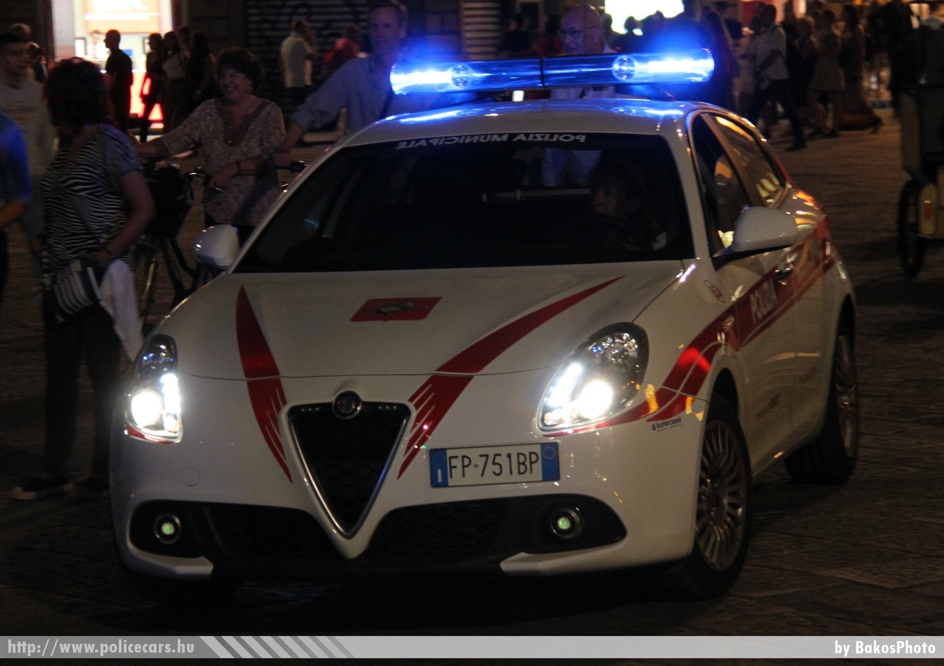 Alfa Romeo Mito, fotó: BakosPhoto
Keywords: rendőr rendőrautó rendőrség olasz Olaszország police policecar Italy italian