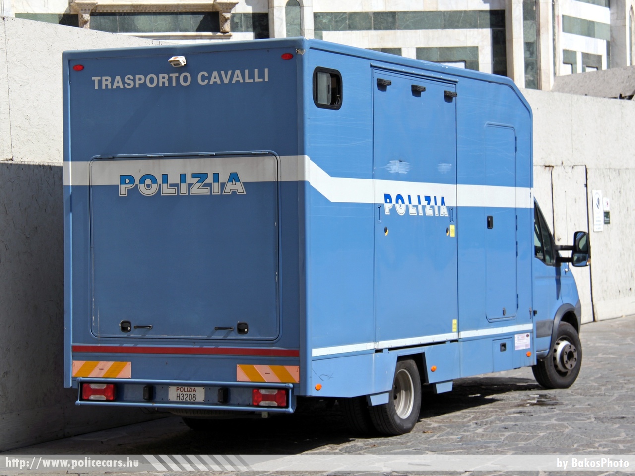 Iveco TurboDaily, fotó: BakosPhoto
Keywords: rendőr rendőrautó rendőrség olasz Olaszország police policecar Italy italian