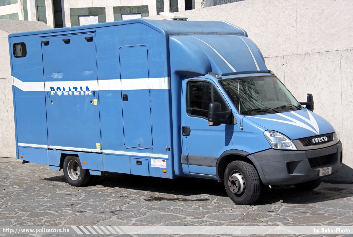 Iveco TurboDaily, fotó: BakosPhoto
Keywords: rendőr rendőrautó rendőrség olasz Olaszország police policecar Italy italian