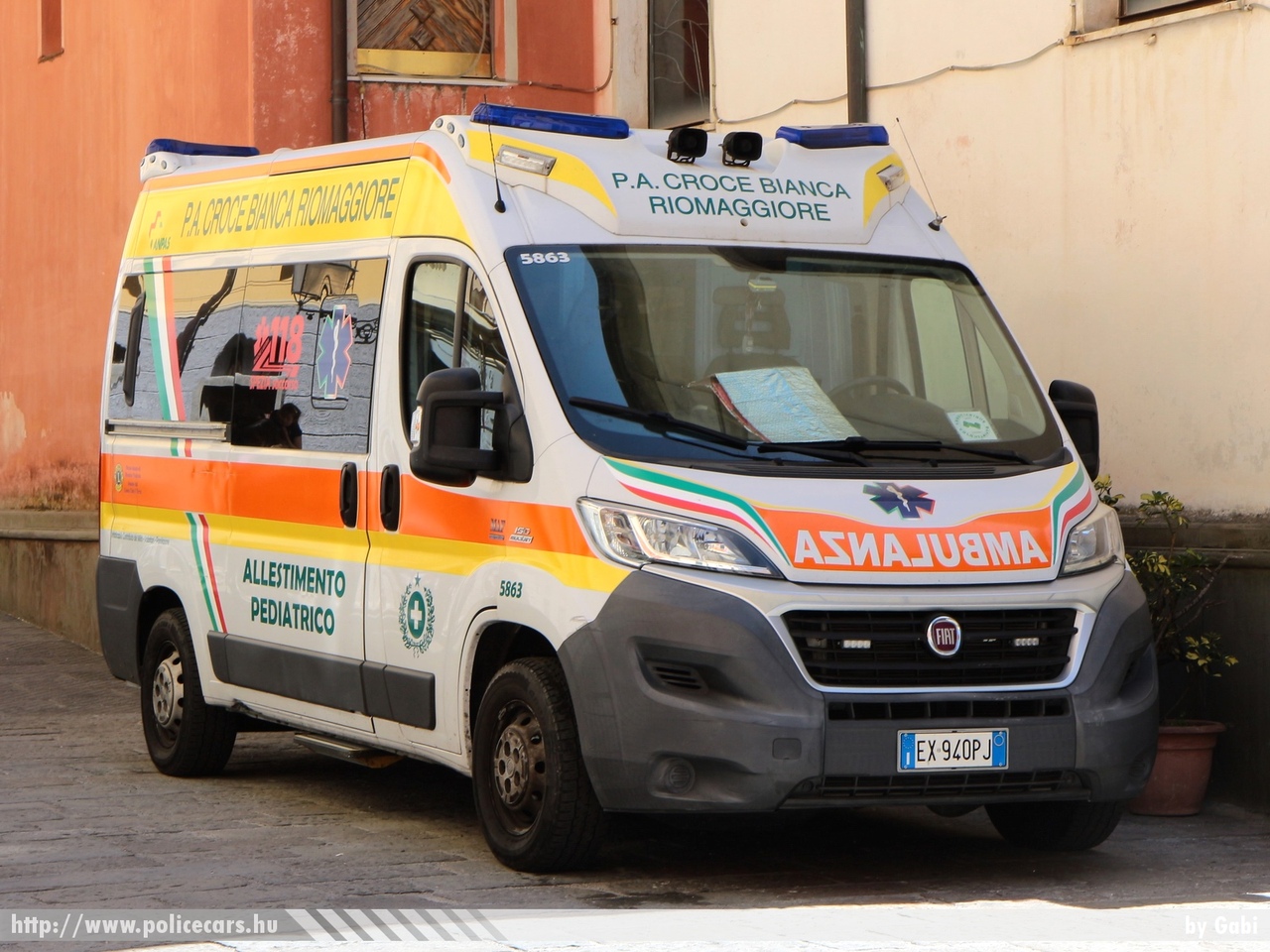 Fiat Ducato, fotó: Gabi
Keywords: mentő mentőautó olasz Olaszország ambulance Italy italian