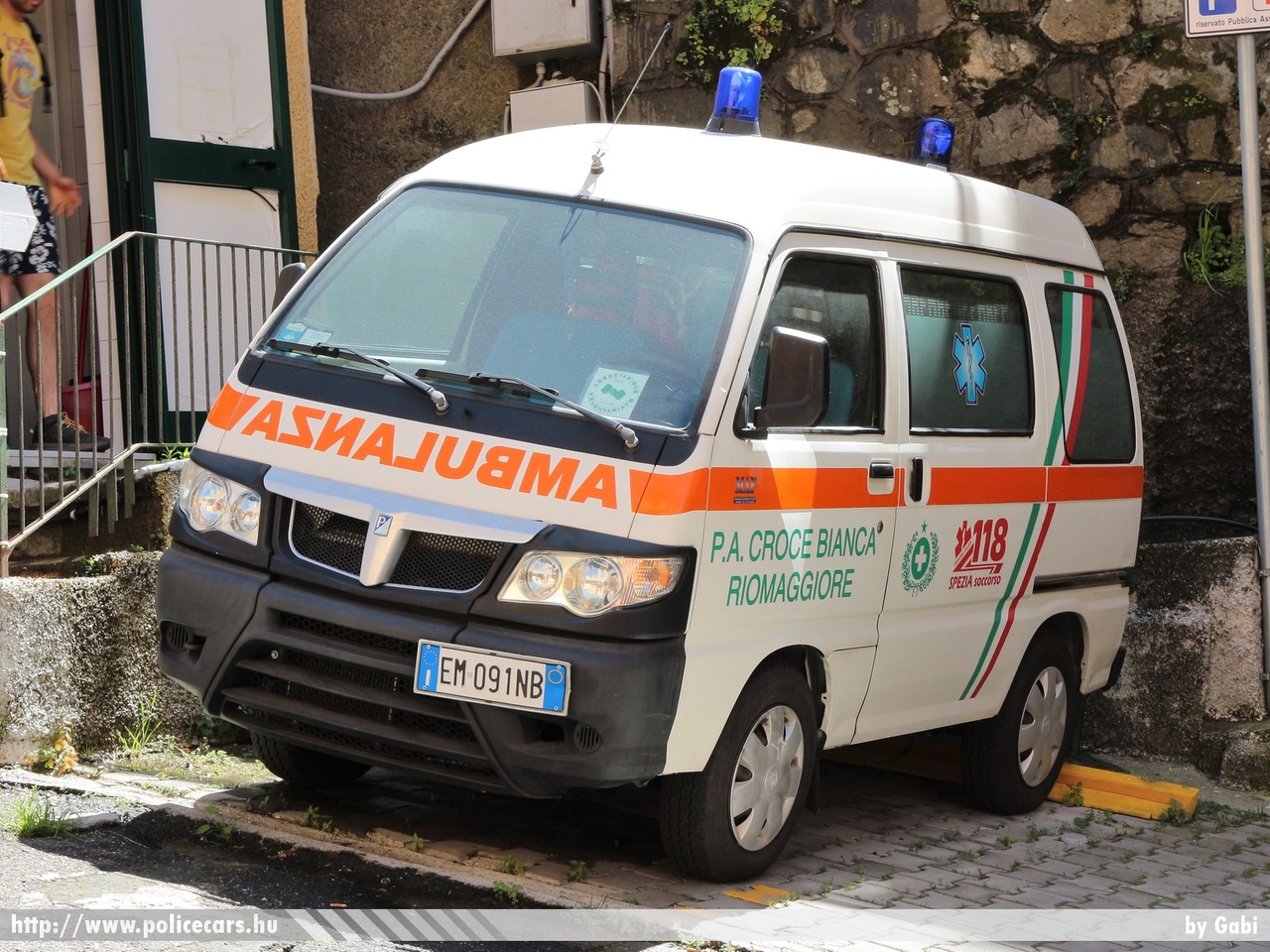 Piaggio Porter, fotó: Gabi
Keywords: mentő mentőautó olasz Olaszország ambulance Italy italian